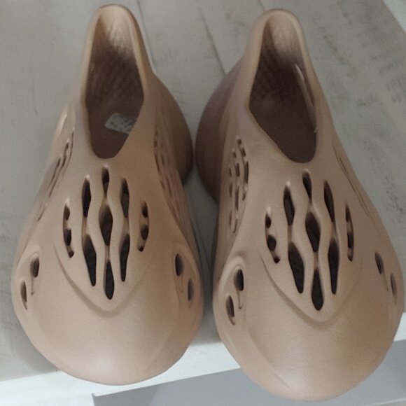 Yeezy Foam Runners 5Y - Picture 1 of 4
